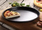 皿を作る黒い12インチ305x297x25mmmmピザ